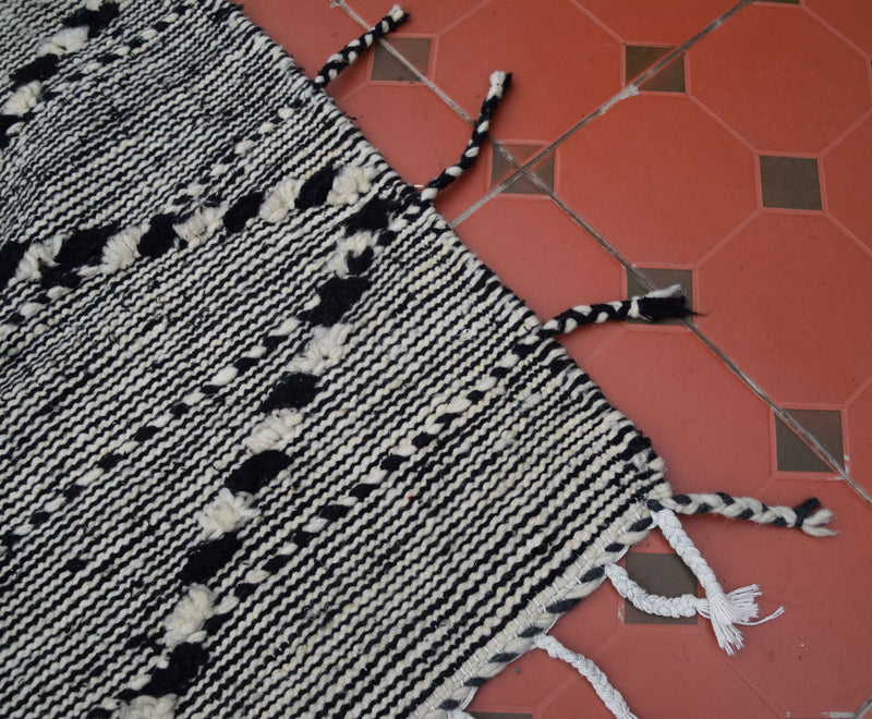 Zanafi Flat Weave - Black and White on Grey